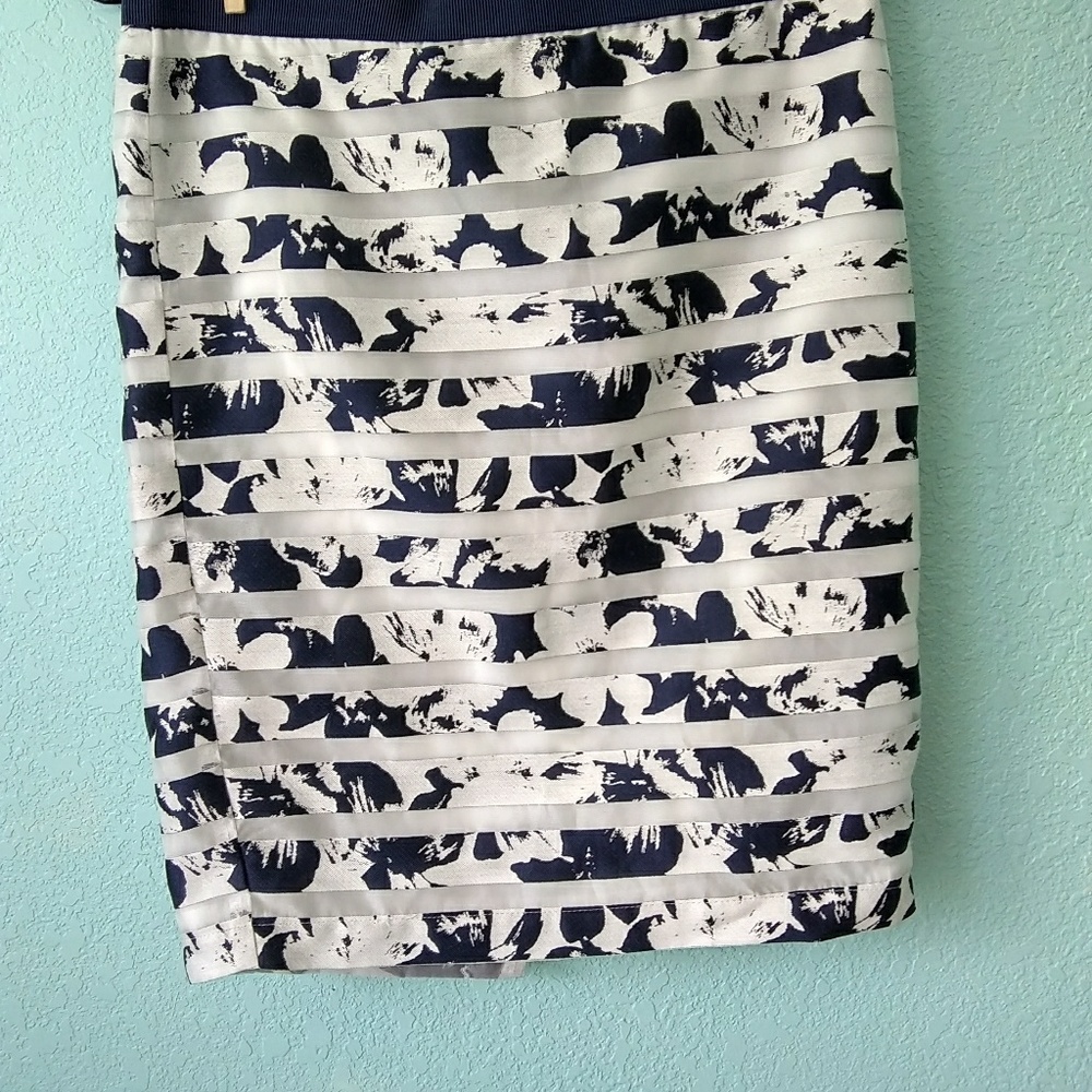 Ann Taylor pencil skirt/career skirt - Picture 4 of 5